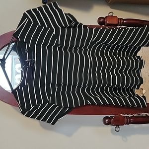 Black white pepulum top